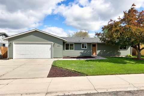 Photo of 1012 W Chateau Ave, Meridian, ID 83646 (MLS # 98983410)