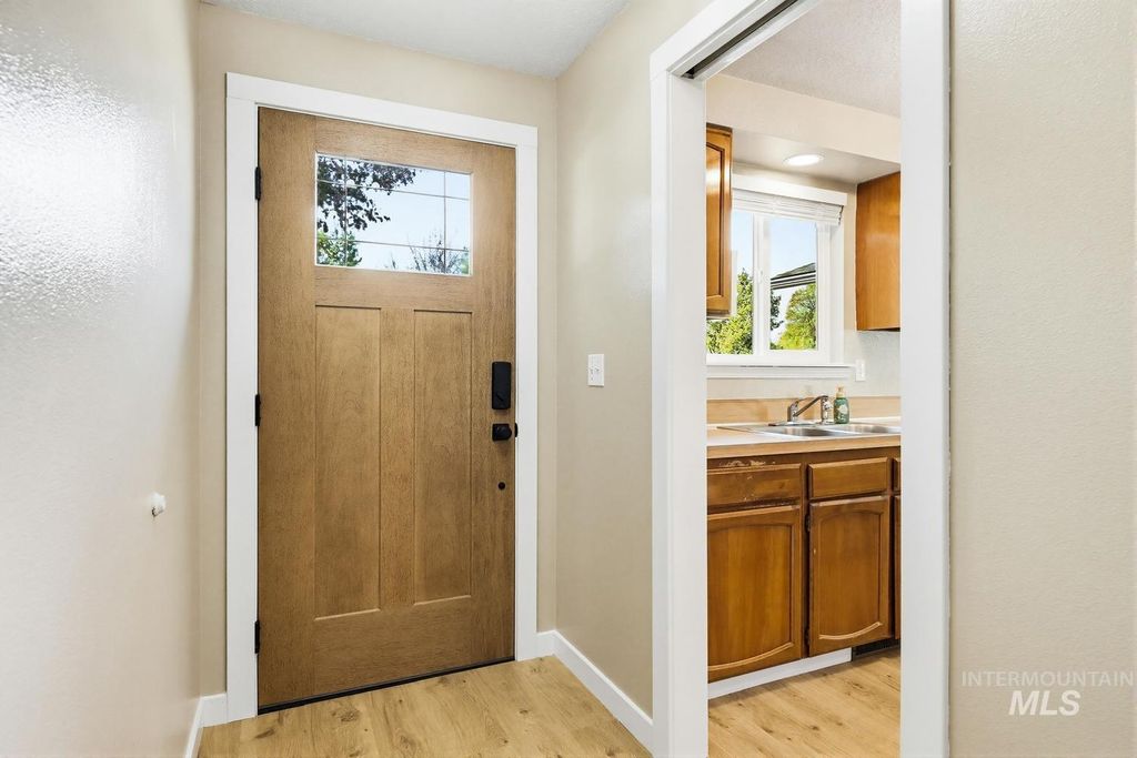 Photo of 1012 W Chateau Ave, Meridian, ID 83646 (MLS # 98983410)