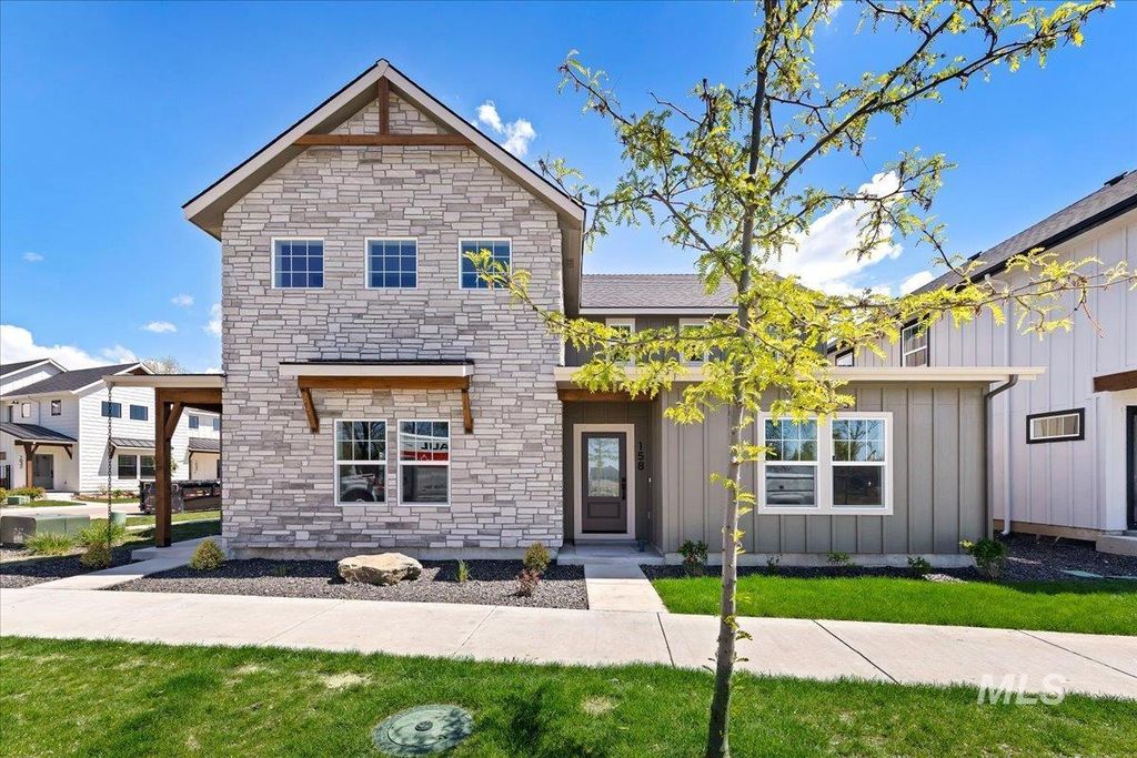 Photo of 158 N Edgewood Ln, Eagle, ID 83616 (MLS # 98984652)