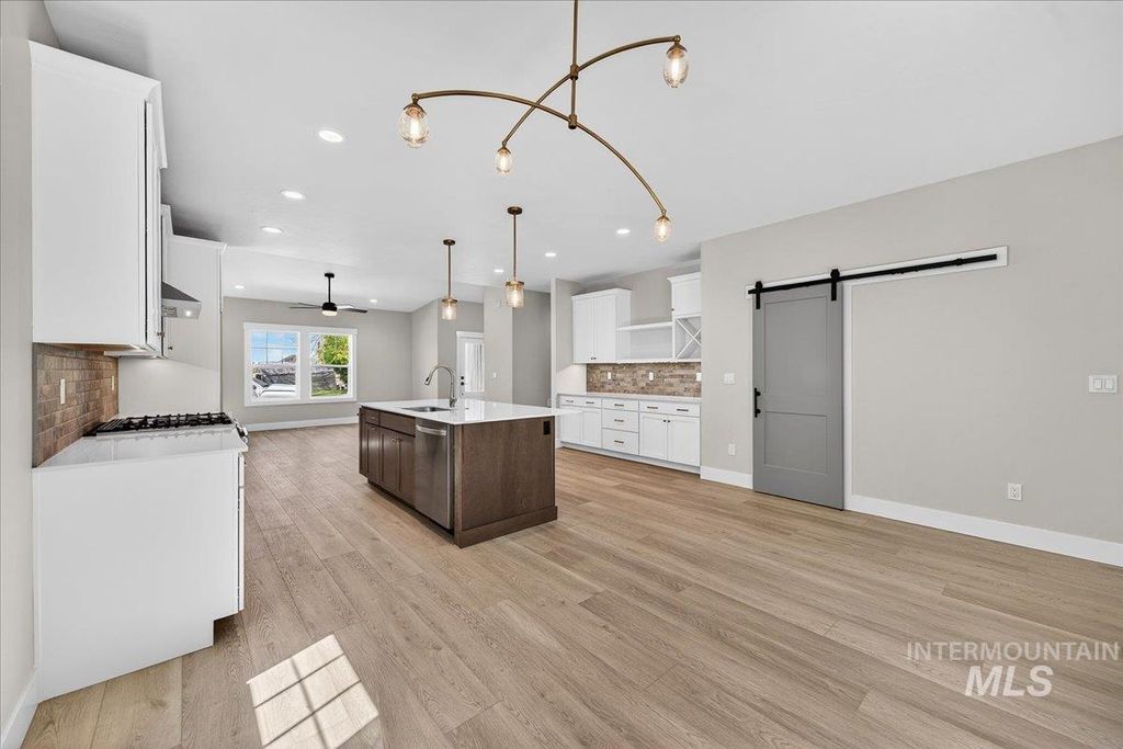 Photo of 158 N Edgewood Ln, Eagle, ID 83616 (MLS # 98984652)