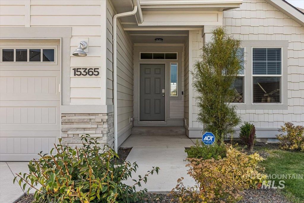 Photo of 15365 Lutsen Ave, Caldwell, ID 83607 (MLS # 98964752)