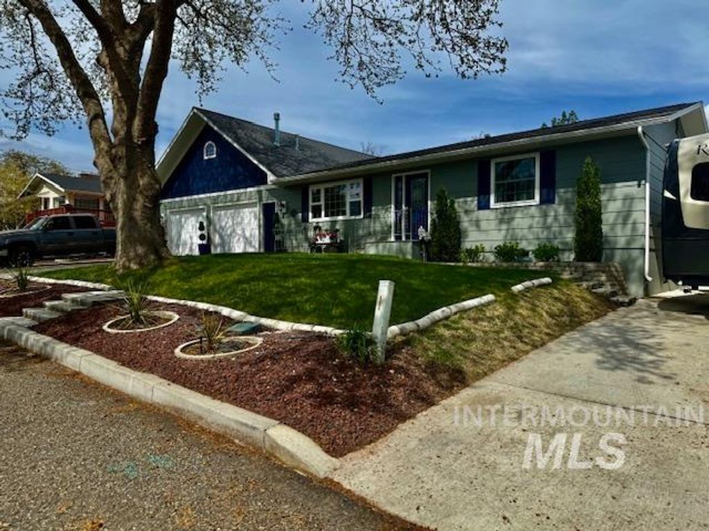 Photo of 1102 Marvin Ln, Clarkston, WA 99403 (MLS # 98982114)