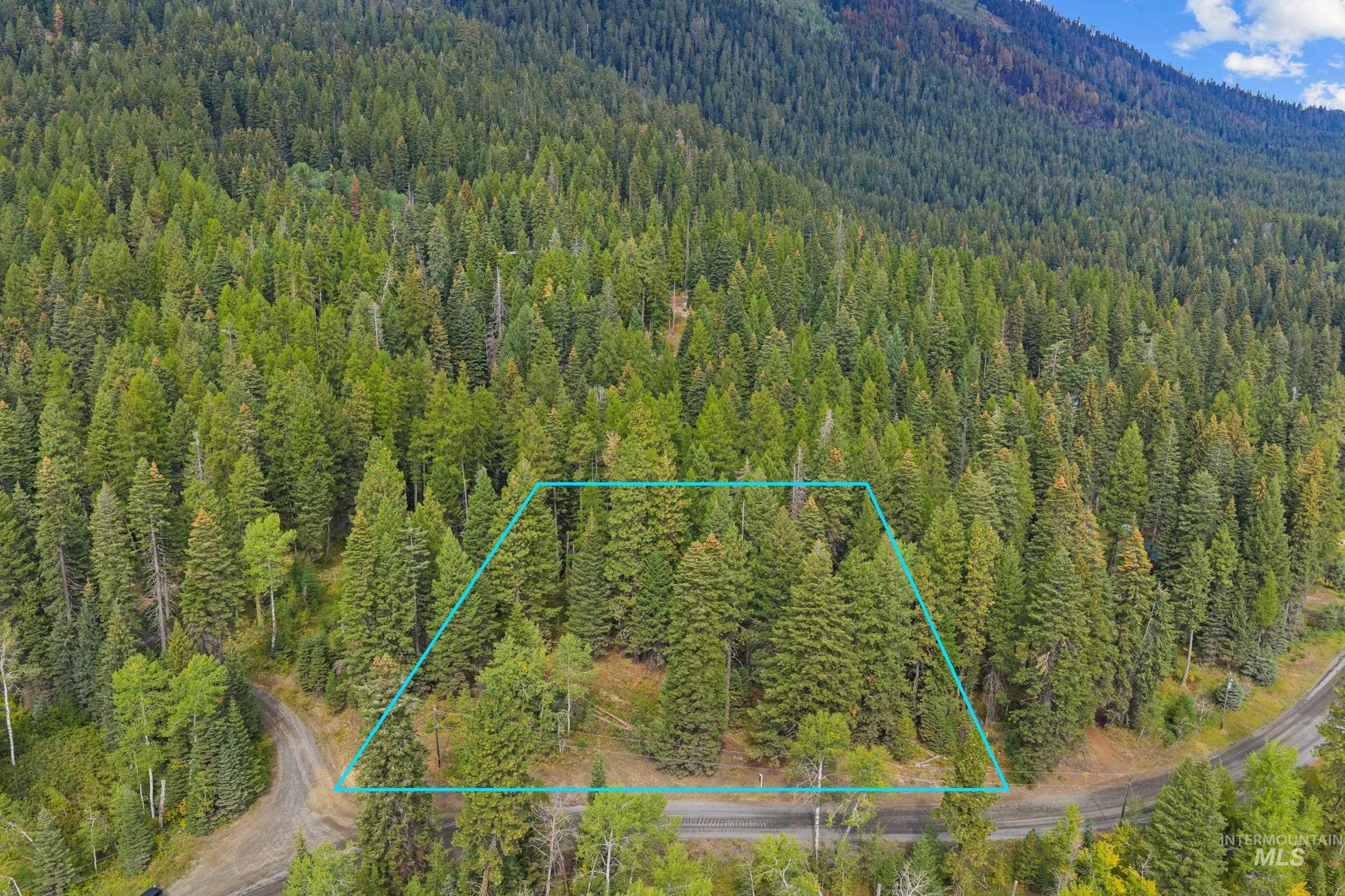 Lot lines are approximate.