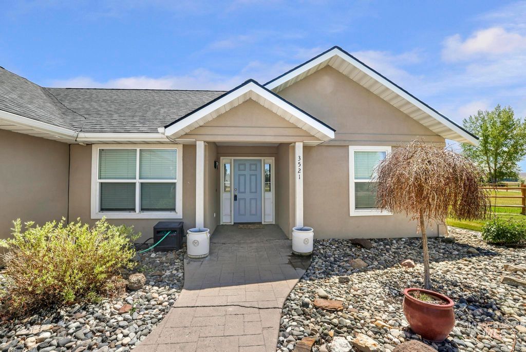 Photo of 3521 E 3138 N, Kimberly, ID 83341 (MLS # 98986848)