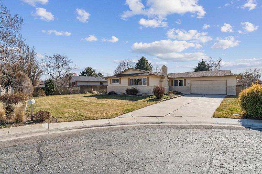 Photo of 5754 N Marcliffe Ave, Boise, ID 83704 (MLS # 98975593)