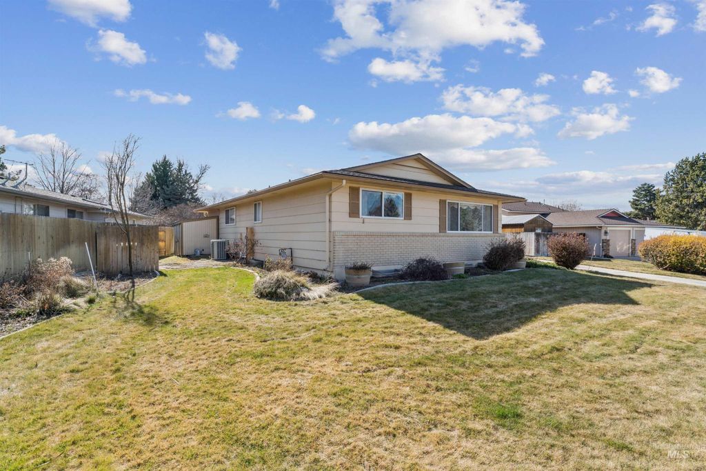 Photo of 5754 N Marcliffe Ave, Boise, ID 83704 (MLS # 98975593)