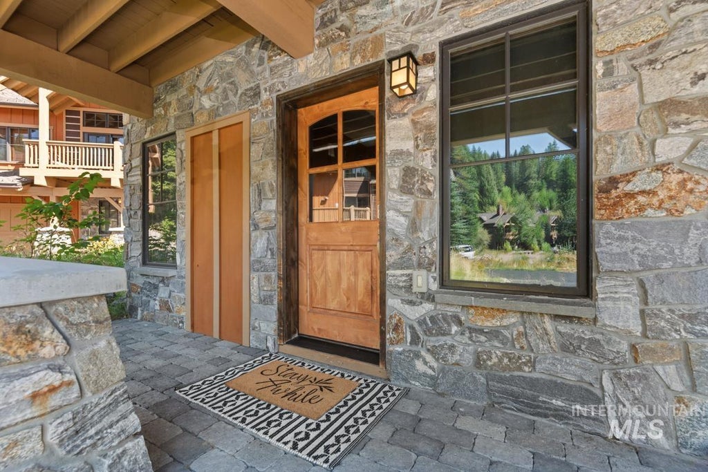 Photo of 86 Golden Bar Ct, Donnelly, ID 83615 (MLS # 98998789)