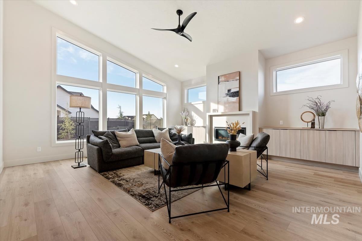 7689 W Lookout View St