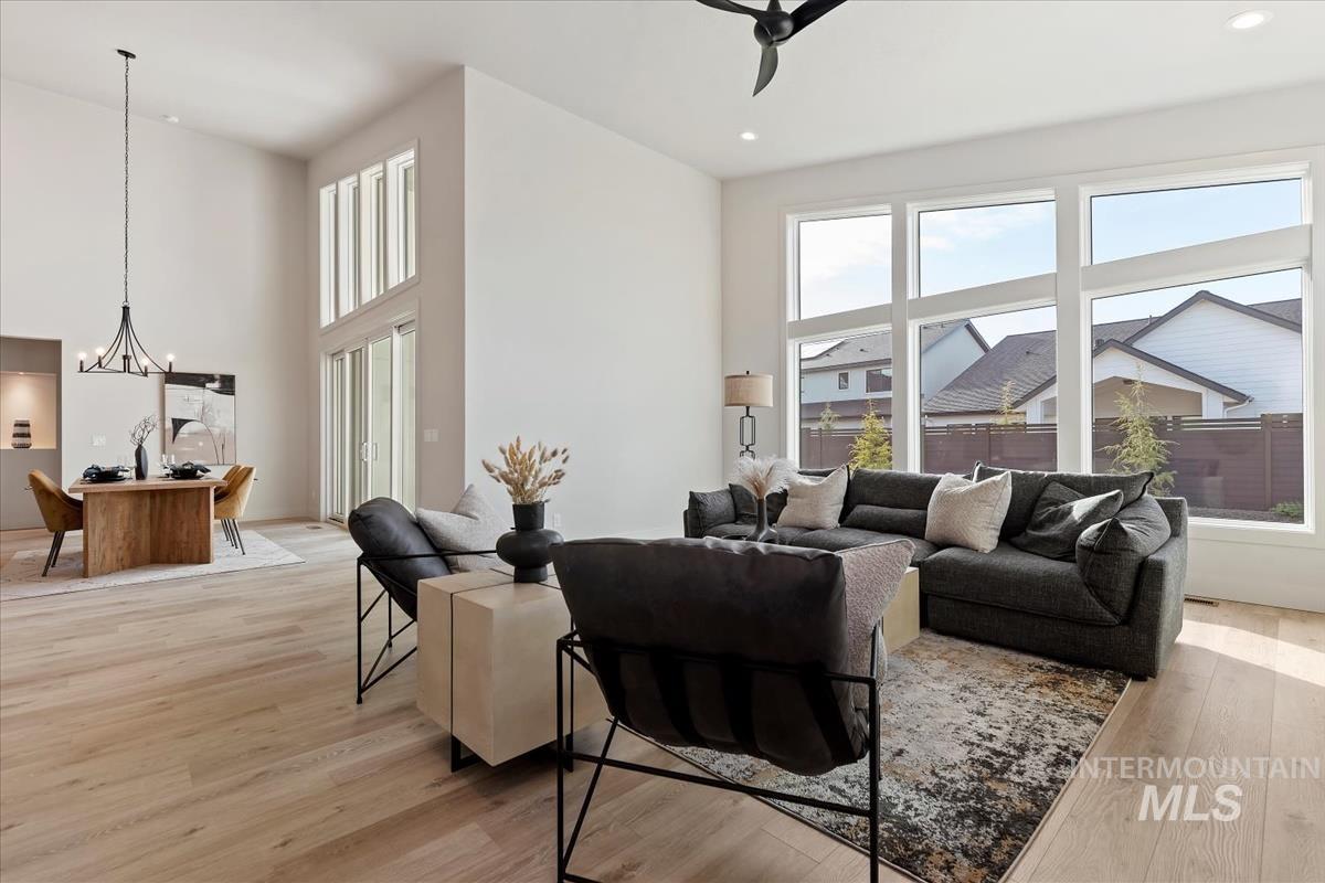 7689 W Lookout View St