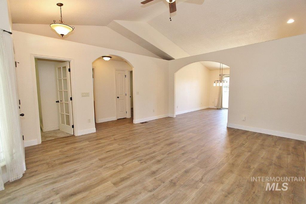 Photo of 370 S Schober Loop, Nampa, ID 83686 (MLS # 98988358)