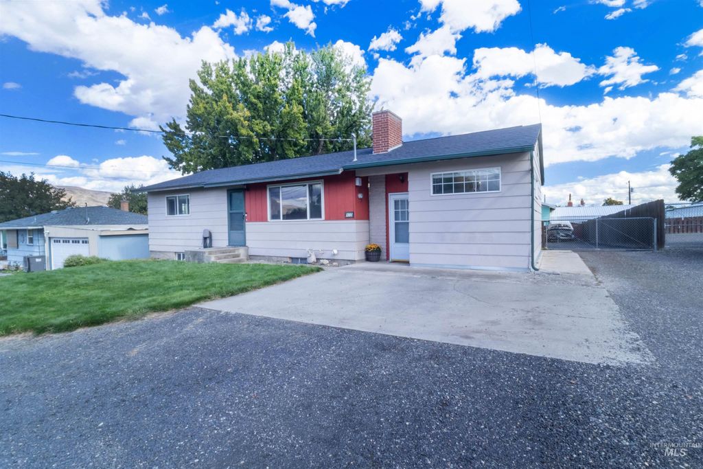 Photo of 1301 Boston St, Clarkston, WA 99403 (MLS # 98963480)