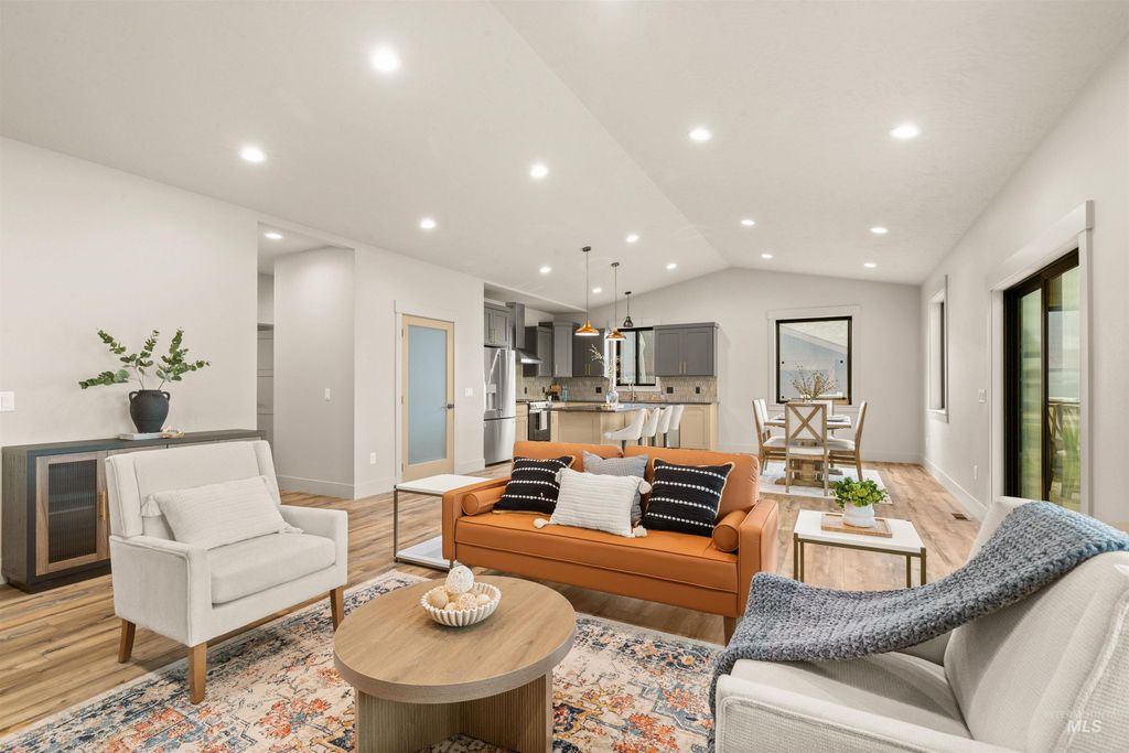 Photo of 335 Warner Avenue, Lewiston, ID 83501 (MLS # 98977250)