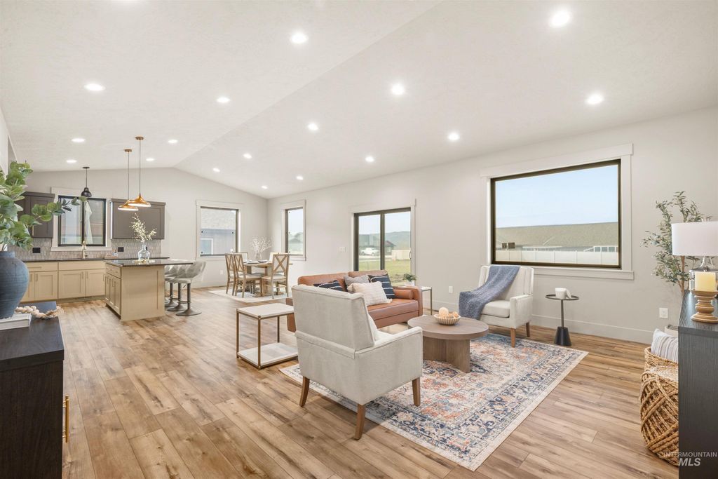 Photo of 335 Warner Avenue, Lewiston, ID 83501 (MLS # 98977250)