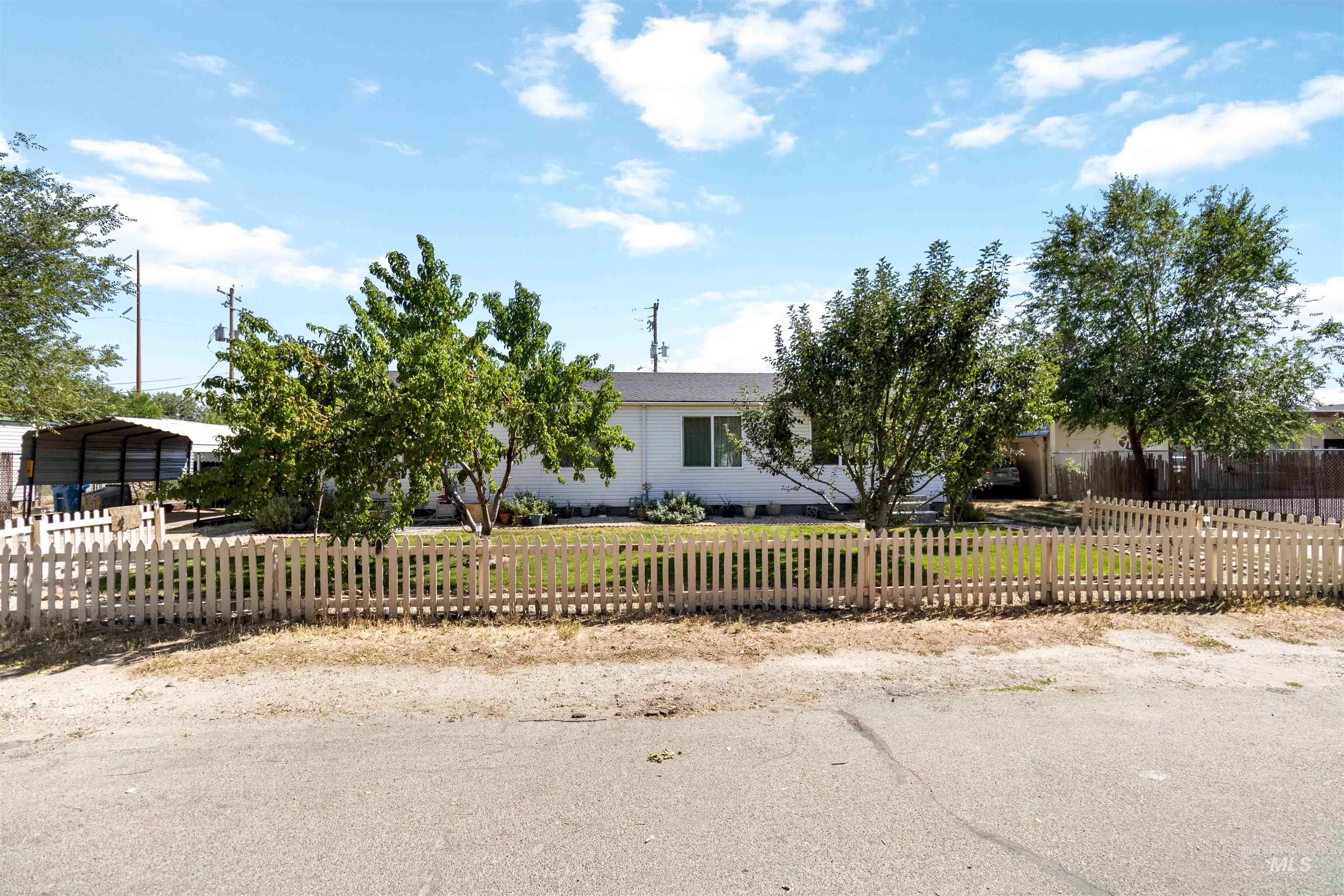 3869 & 3883 W Custer Dr