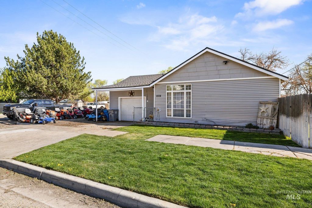Photo of 1504 N 2nd St, Nampa, ID 83687 (MLS # 98981229)