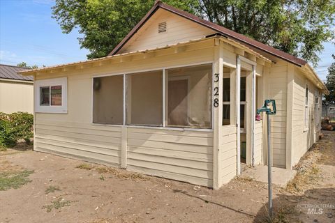 Photo of 328 W Owyhee Ave, Homedale, ID 83628 (MLS # 98977769)