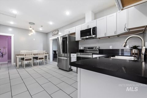 2420 Sw Buckey Dr Mountain Home ID 83647