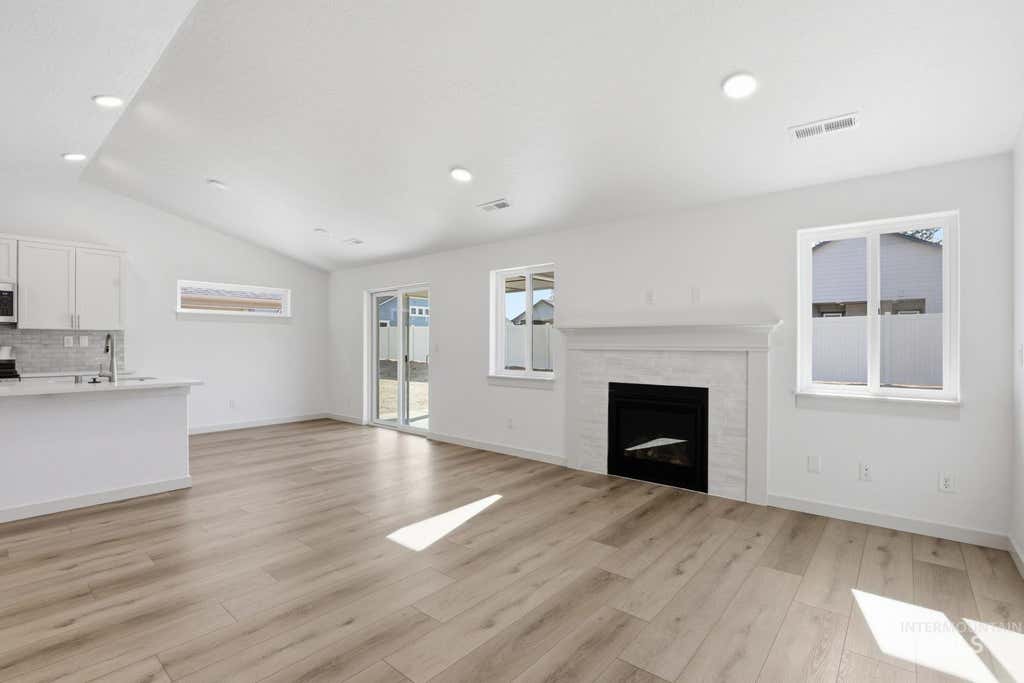 Photo of 11099 Claremont St, Caldwell, ID 83605 (MLS # 98989437)