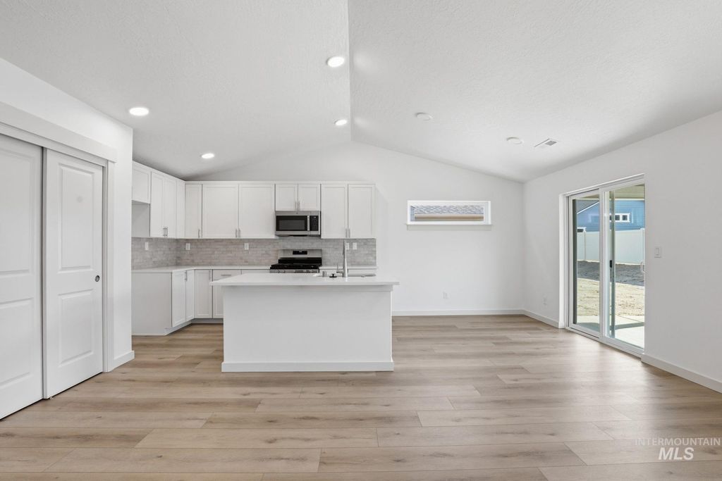 Photo of 11099 Claremont St, Caldwell, ID 83605 (MLS # 98989437)