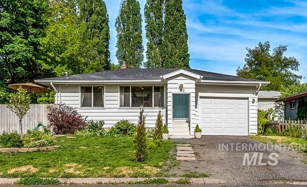 Photo of 108 N Cleveland St, Moscow, ID 83843 (MLS # 98987564)