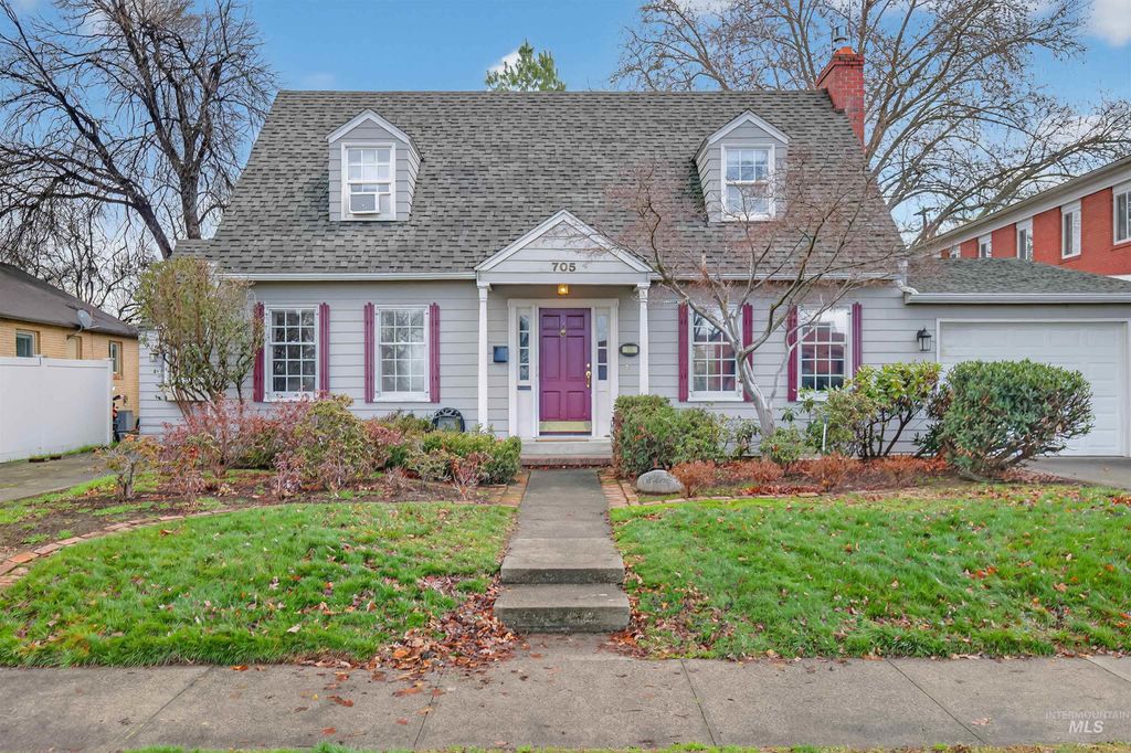 Photo of 705 6th Street, Lewiston, ID 83501 (MLS # 98971153)