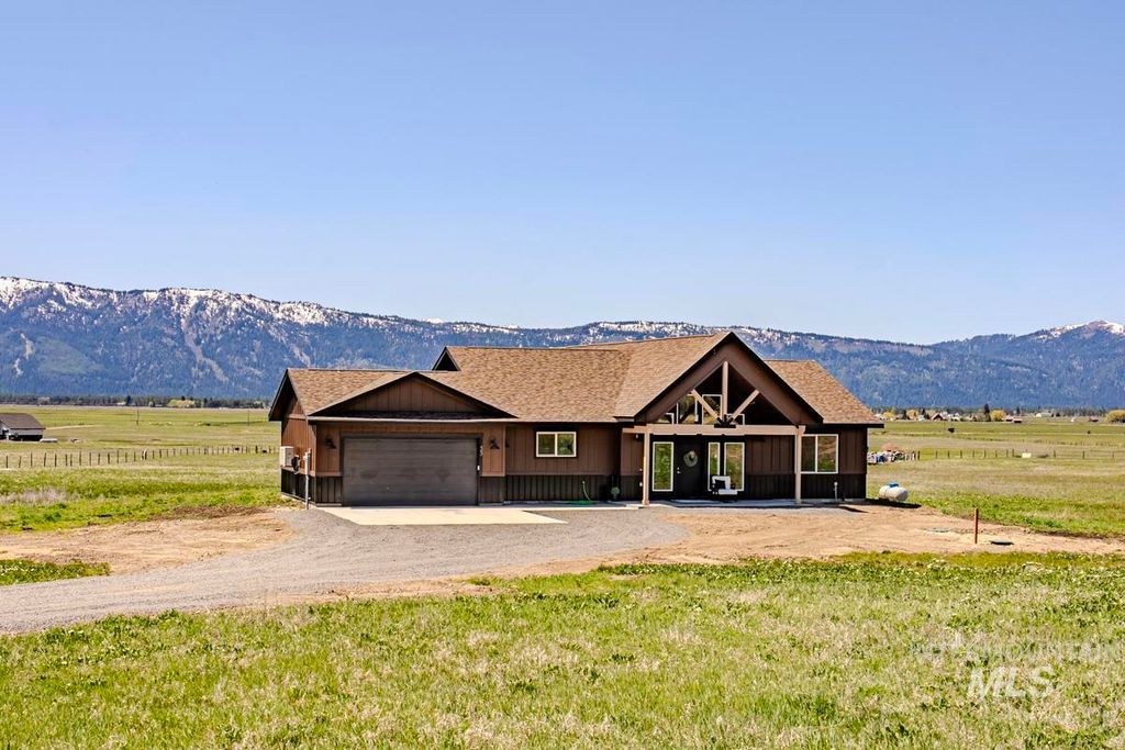 Photo of 55 Chisum Drive, Donnelly, ID 83615 (MLS # 98986597)