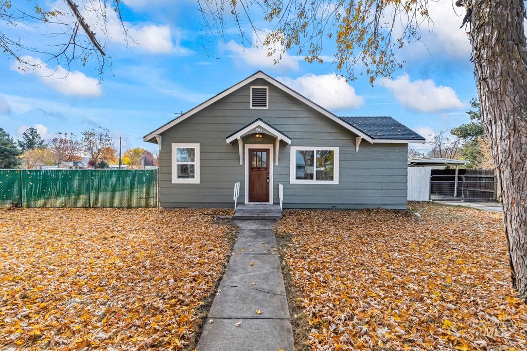 Photo of 301 W 5th St, Emmett, ID 83617 (MLS # 98968067)