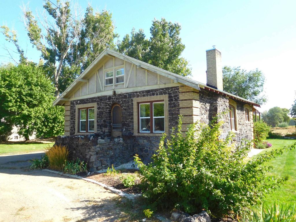 Photo of 1064 Maurice St, Twin Falls, ID 83301 (MLS # 98962997)