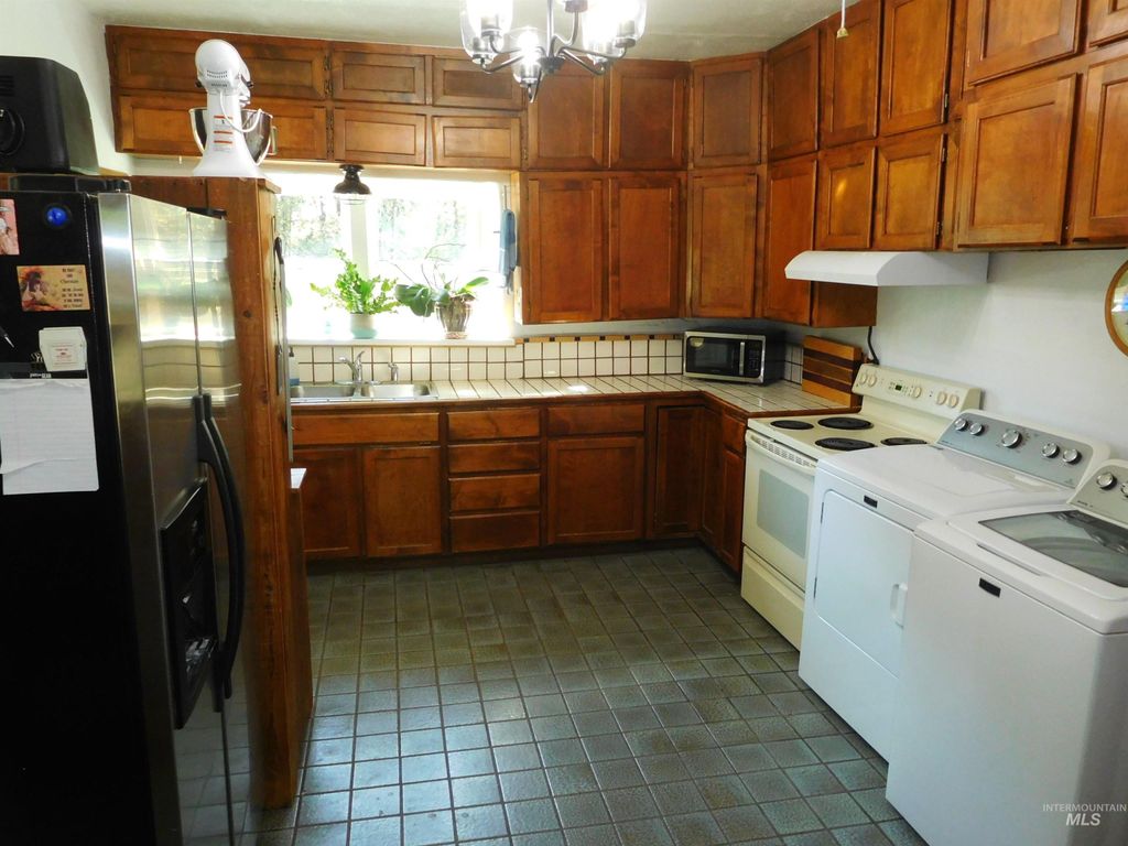 Photo of 1064 Maurice St, Twin Falls, ID 83301 (MLS # 98962997)