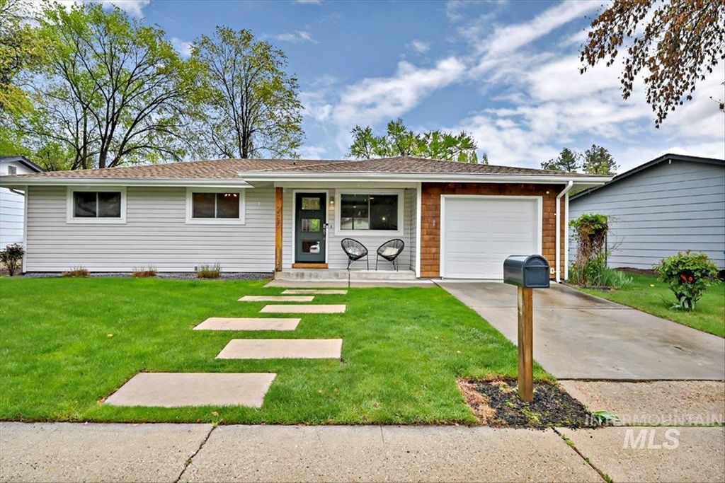 Photo of 2920 N Arthur St, Boise, ID 83703 (MLS # 98982361)