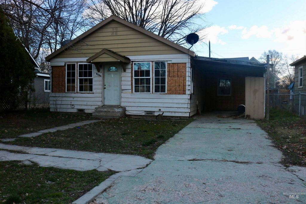 Photo of 1612 Arthur St, Caldwell, ID 83605 (MLS # 98977379)