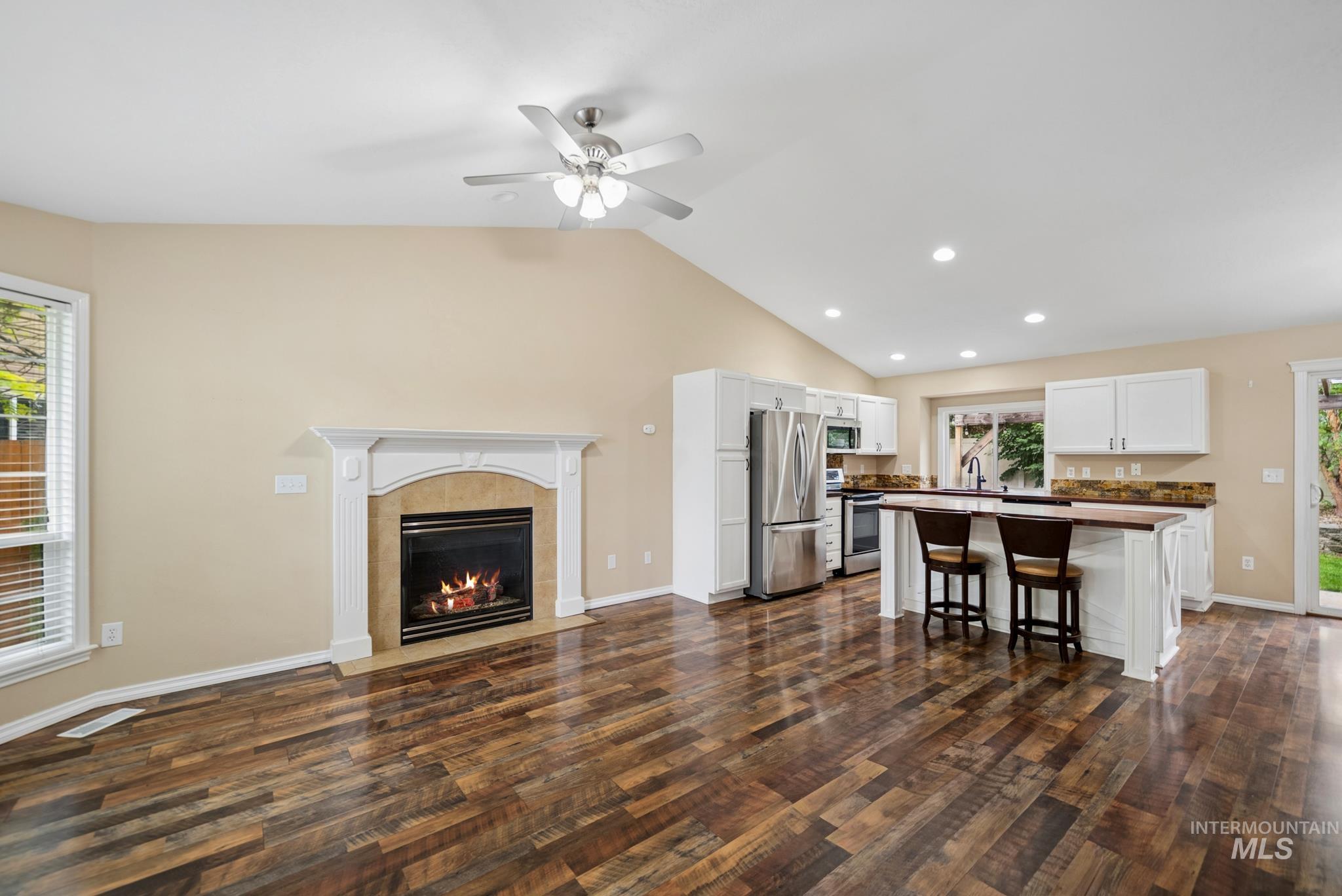 1843 W Pond Stone