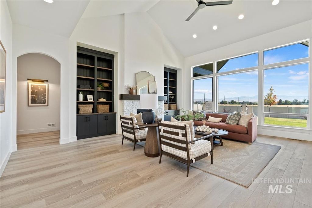 Photo of 746 N Moscow Ave, Eagle, ID 83616 (MLS # 98976961)