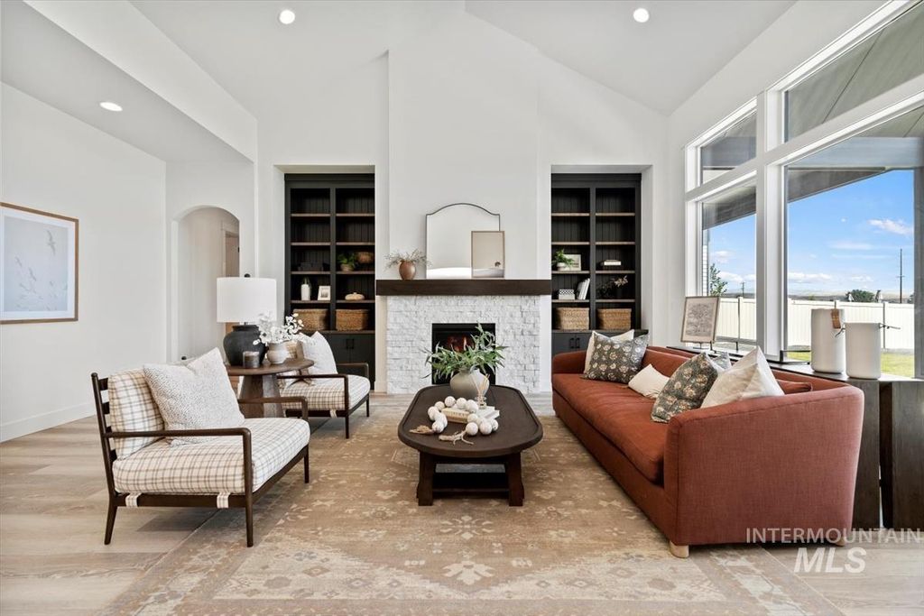 Photo of 746 N Moscow Ave, Eagle, ID 83616 (MLS # 98976961)