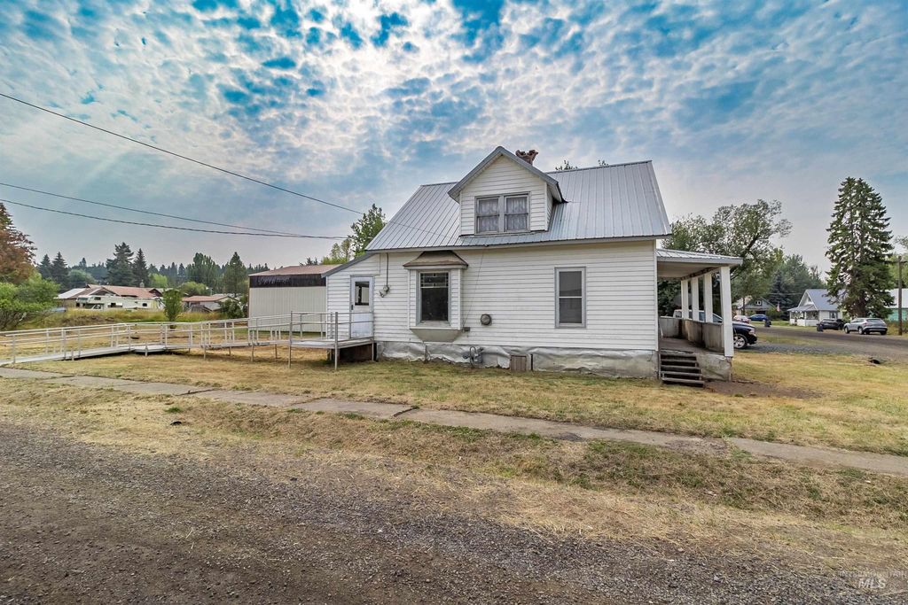 Photo of 310 2nd Ave, Bovill, ID 83806 (MLS # 98964776)