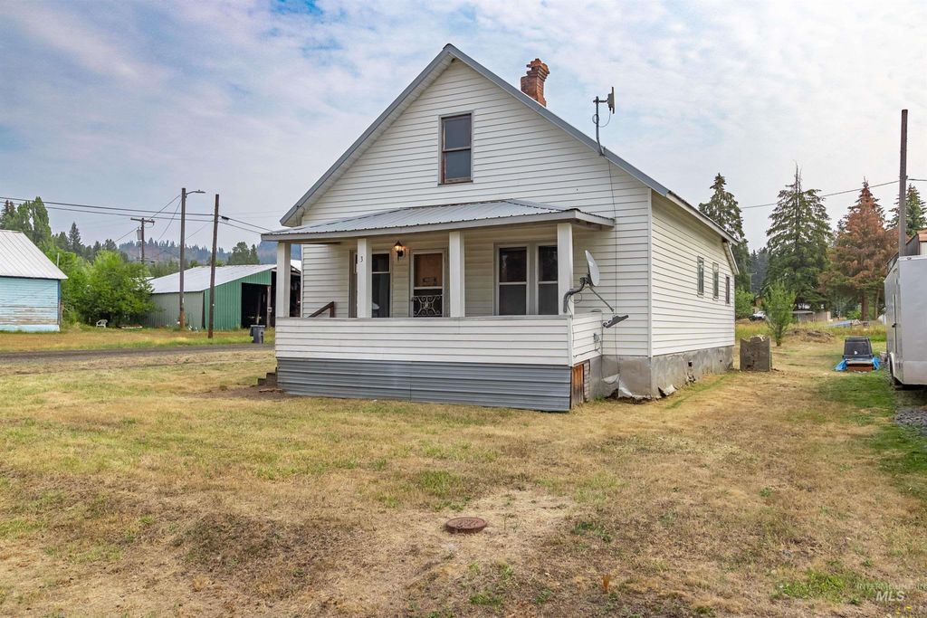 Photo of 310 2nd Ave, Bovill, ID 83806 (MLS # 98964776)