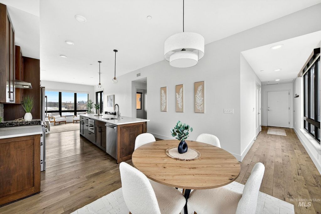 Photo of 611 S 8th Street #401, Boise, ID 83702 (MLS # 98976819)