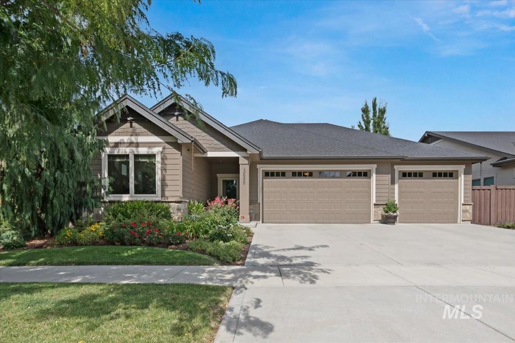 Photo of 3688 W Star Hollow Dr, Meridian, ID 83646 (MLS # 99000662)