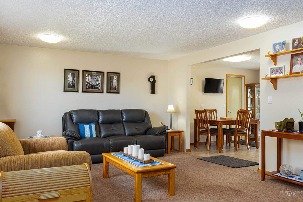 Photo of 1928 Powers Ave, Lewiston, ID 83501 (MLS # 98976056)