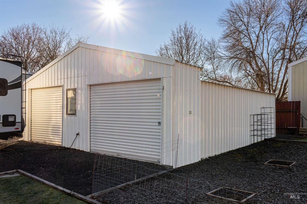 Photo of 1928 Powers Ave, Lewiston, ID 83501 (MLS # 98976056)