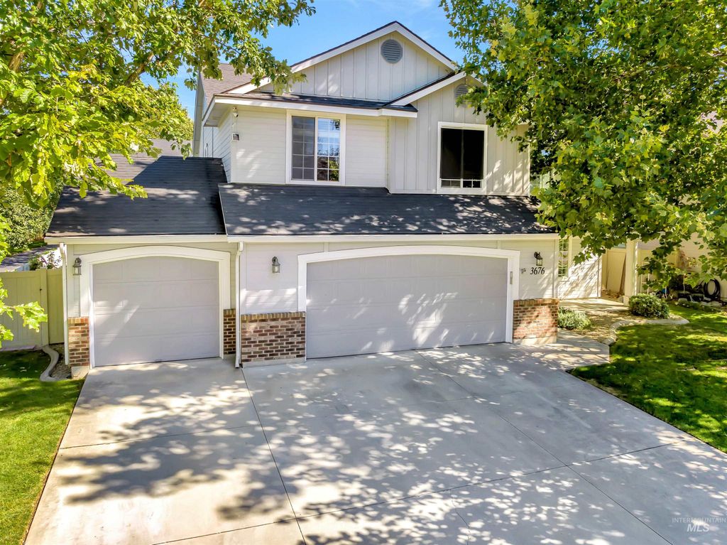 Photo of 3676 S Ascaino Ave, Meridian, ID 83642 (MLS # 98985631)