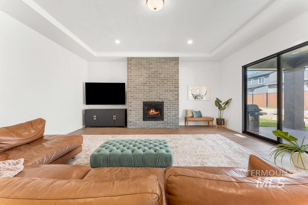 3821 N San Carlos Pl