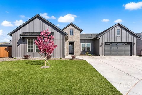 3821 N San Carlos Pl Star ID 83669