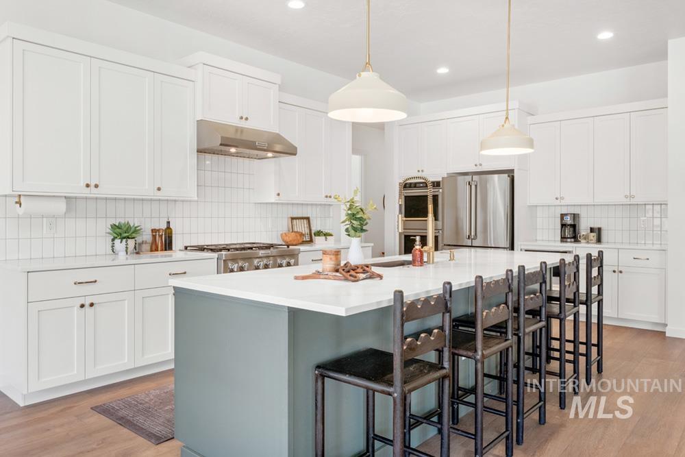 3821 N San Carlos Pl