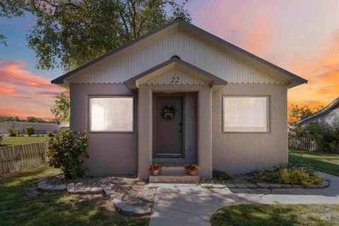 22 E Montana Homedale ID 83628