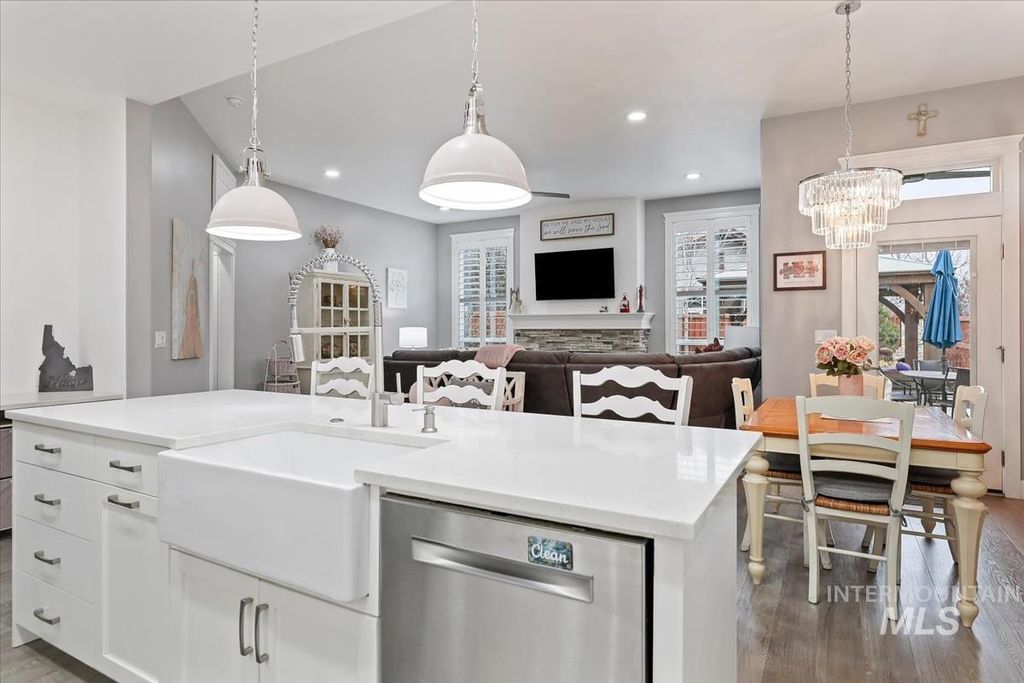 Photo of 189 S Devon Ave, Star, ID 83669 (MLS # 98972368)