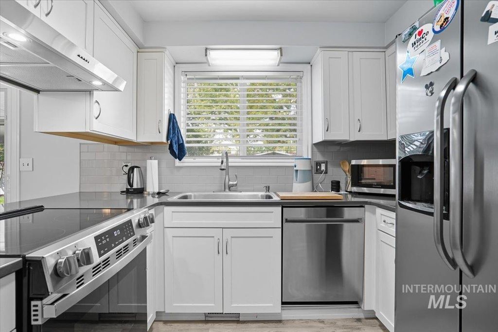 Photo of 2295 N Bird St, Boise, ID 83704 (MLS # 98976894)