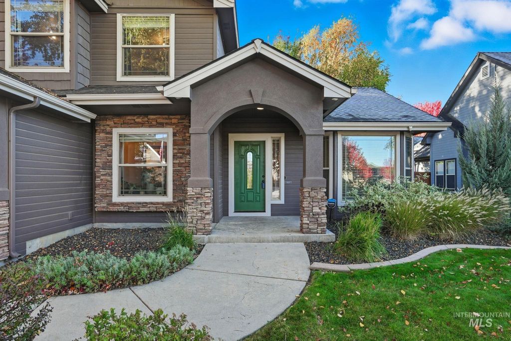 Photo of 2031 W Boulder Bar Dr, Meridian, ID 83646 (MLS # 98966740)