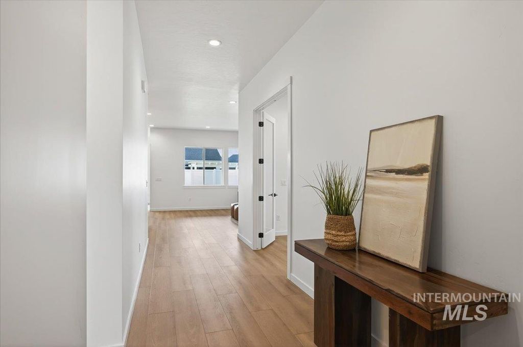 Photo of 14879 Boatwatch Dr, Caldwell, ID 83607 (MLS # 98978970)