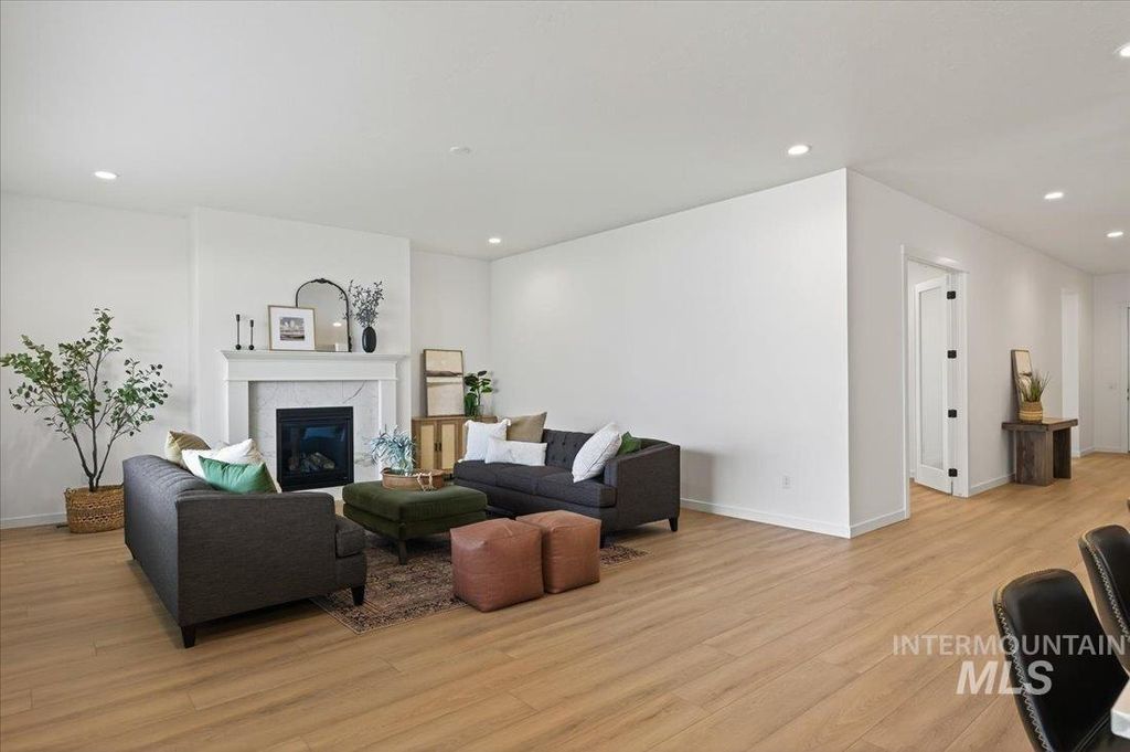 Photo of 14879 Boatwatch Dr, Caldwell, ID 83607 (MLS # 98978970)